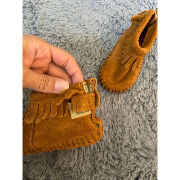 Minnetonka baby leather fringe moccasins size 3 infants - Picture 3 of 4